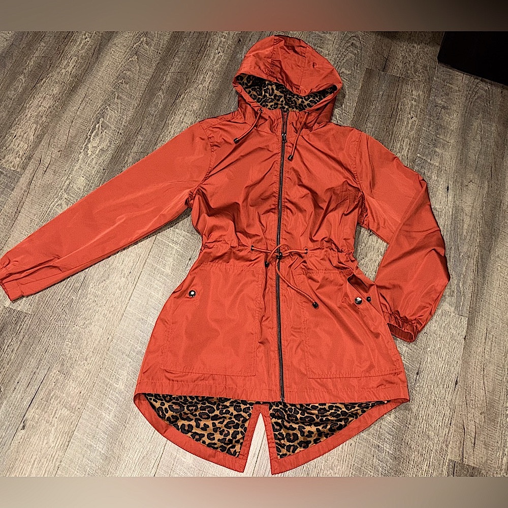 ORANGE RAINCOAT | UTILITY | OUTDOORS |
| SIZE: MED (8/10) | - Picture 14 of 14